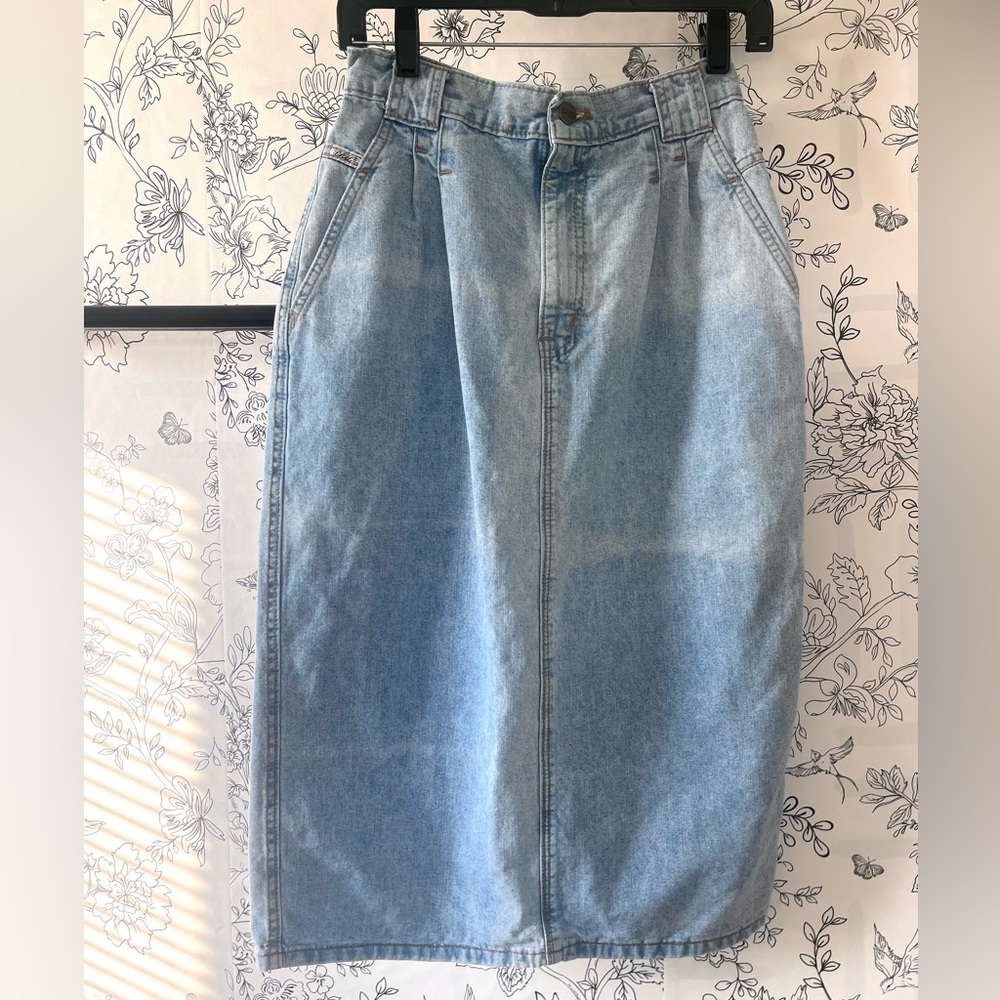 Chic Denim Skirt